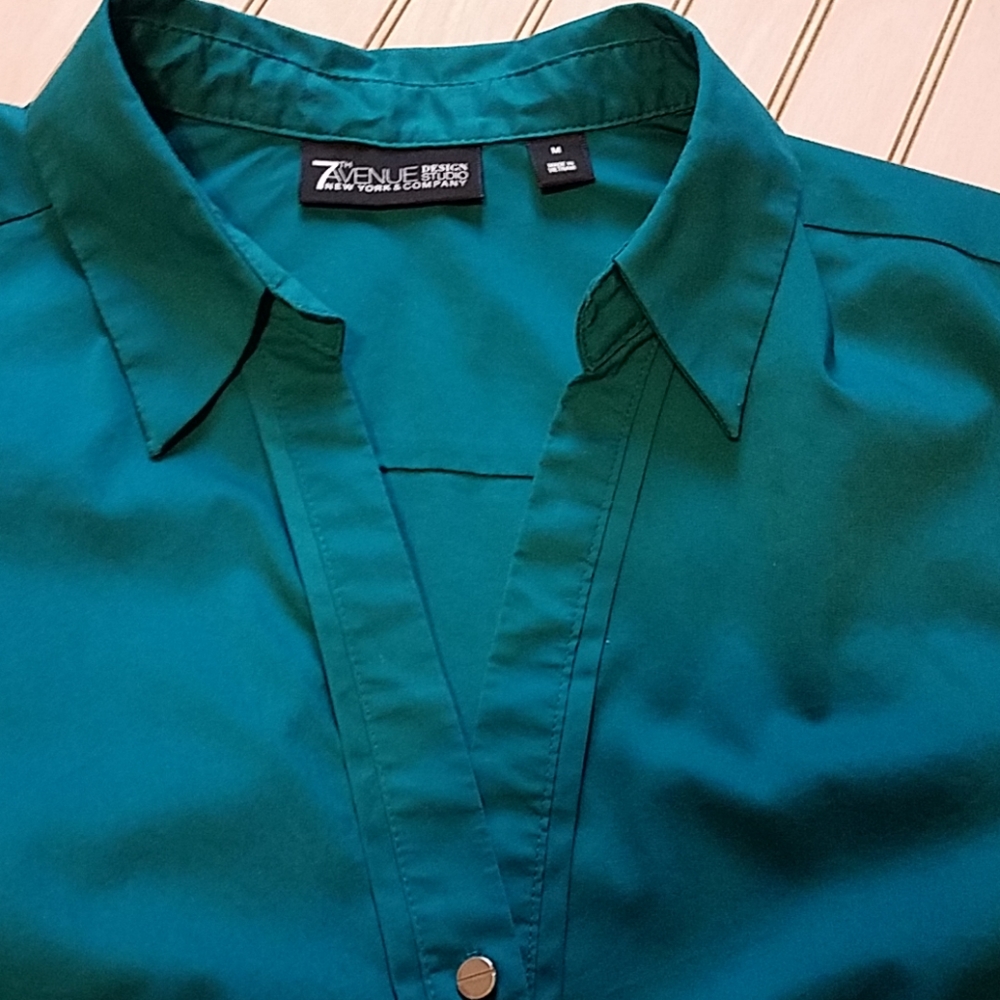 Ladies blouse - Picture 2 of 3